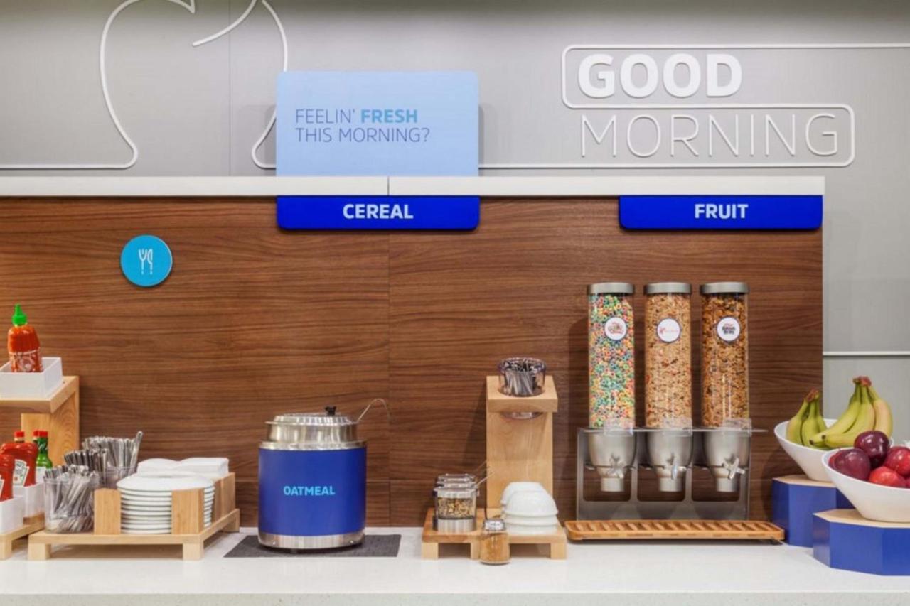 Holiday Inn Express & Suites - Union City By Ihg Eksteriør billede