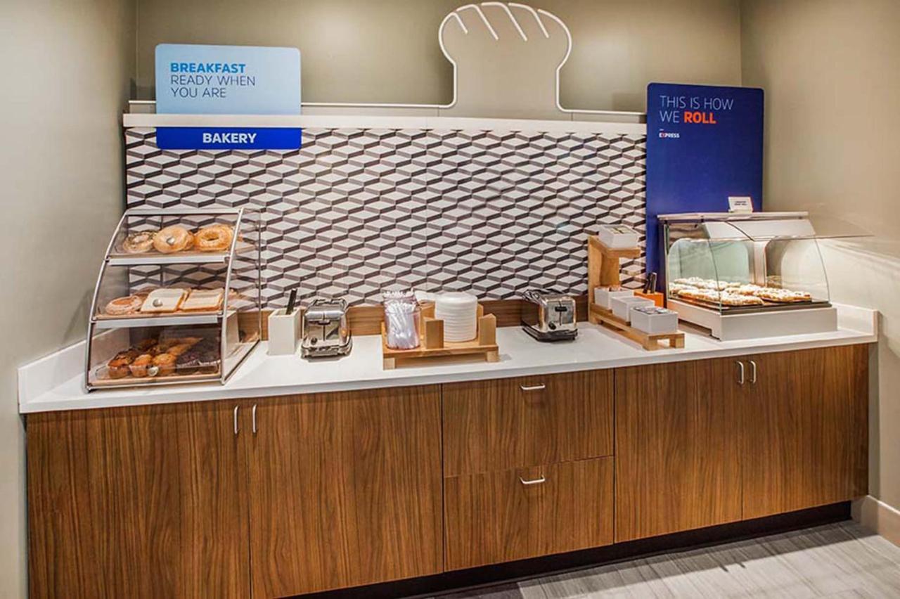 Holiday Inn Express & Suites - Union City By Ihg Eksteriør billede