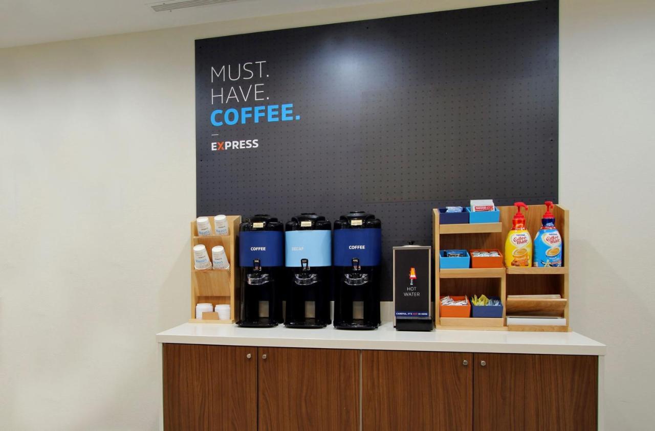 Holiday Inn Express & Suites - Union City By Ihg Eksteriør billede